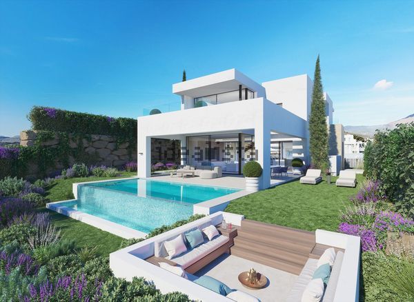 3-bedroom freehold villa in Estepona — photo 1 of 5