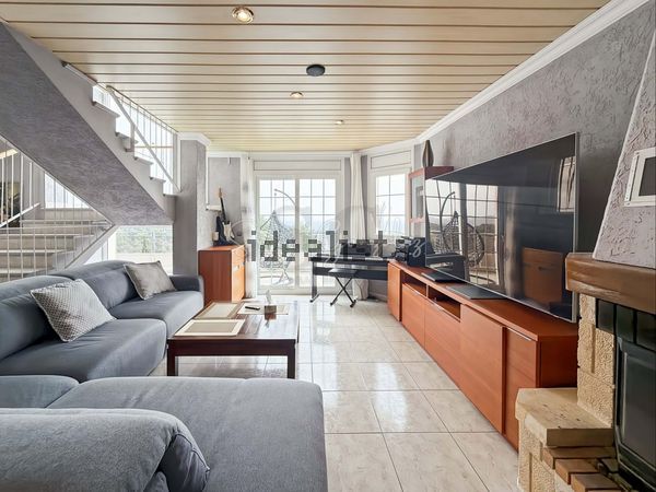 4-bedroom freehold villa in Lloret de Mar — photo 2 of 5