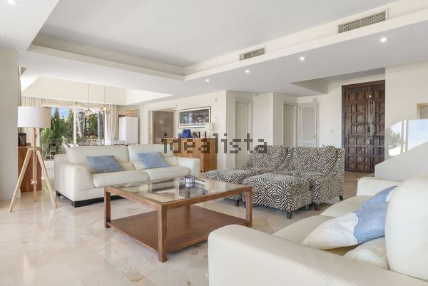 4-bedroom freehold villa in Manilva — photo 4 of 5