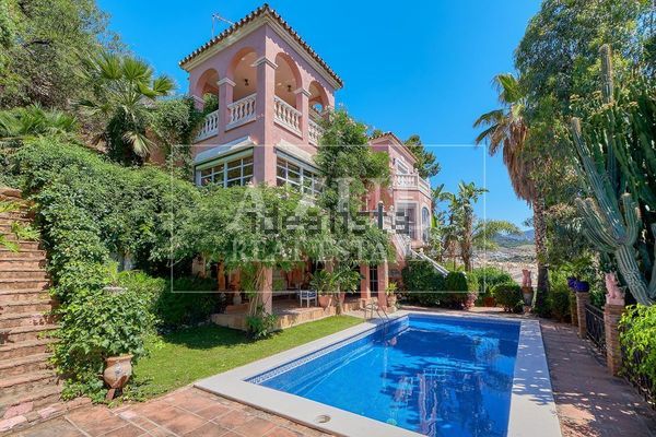 5-bedroom freehold villa in Málaga — photo 2 of 5