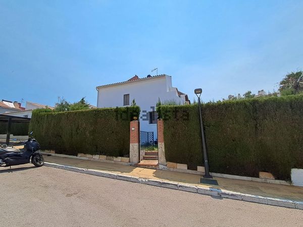 3-bedroom freehold villa in Estepona — photo 1 of 5