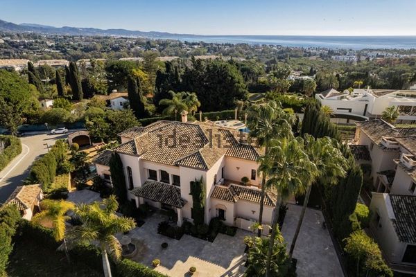 Detached house in Alonso Cano-Atalaya Rio V, 45, La Dama de Noche-La Alzambra, Marbella — image 3