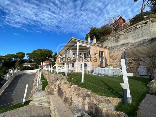 4-bedroom freehold villa in Lloret de Mar — photo 3 of 5