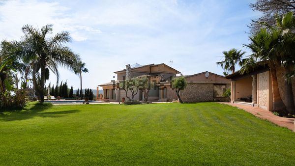 5-bedroom freehold villa in Palma — photo 1 of 5