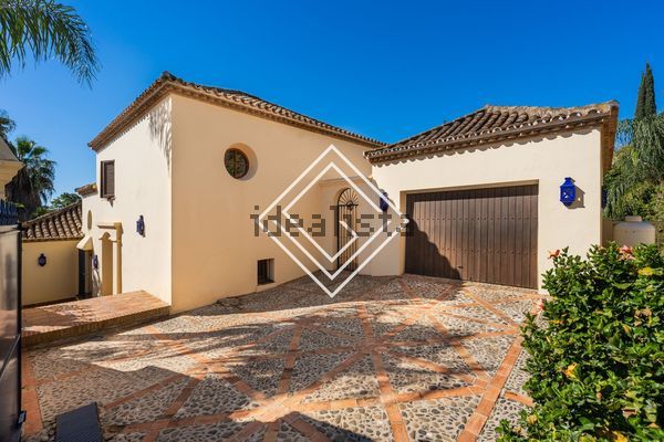 Detached house in Calle Monte Verde, Lomas de Marbella Club, Marbella — image 4
