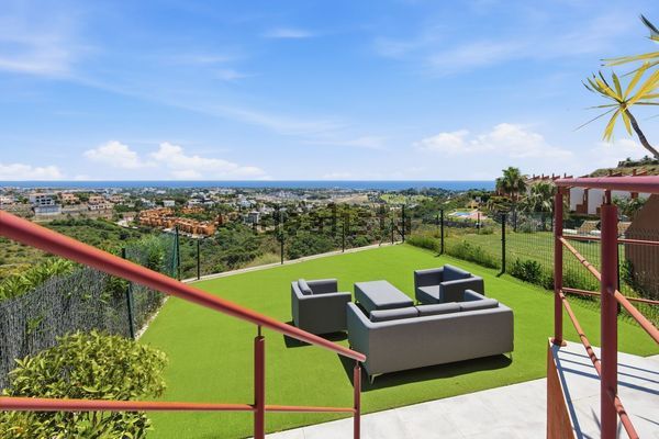 3-bedroom freehold villa in Benahavís — photo 1 of 5