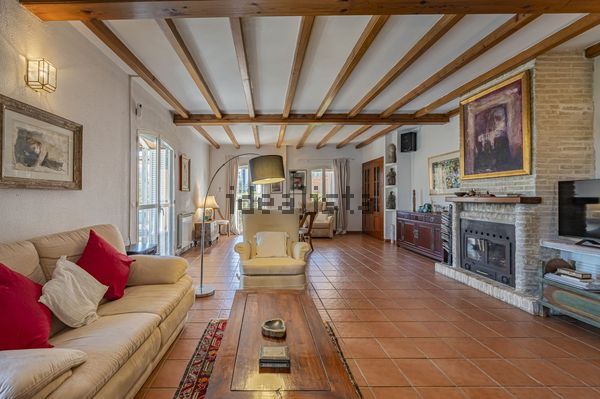 Detached house in Calle Utrillo, 3, La Carolina-Guadalpín, Marbella — image 4