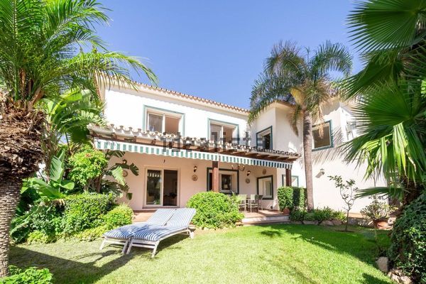4-bedroom freehold villa in Marbella — photo 1 of 5