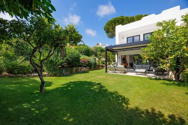 3-bedroom freehold villa in Marbella — photo 1 of 5