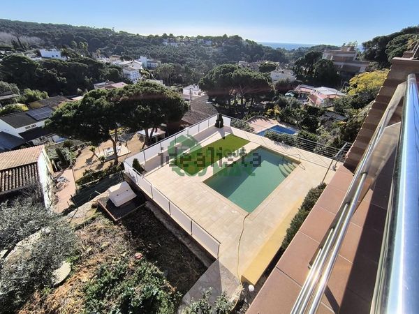 4-bedroom freehold villa in Lloret de Mar — photo 3 of 5
