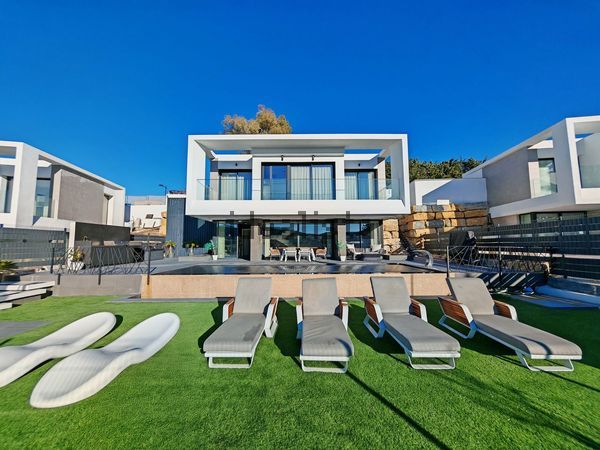4-bedroom freehold villa in Estepona — photo 2 of 5