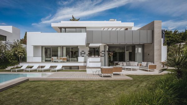 5-bedroom freehold villa in Benalmádena — photo 1 of 5