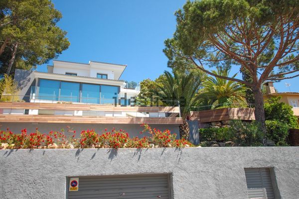 8-bedroom freehold villa in Blanes — photo 2 of 5