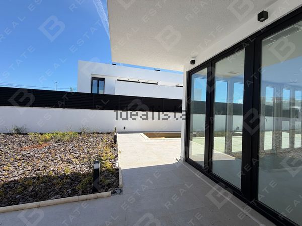 4-bedroom freehold villa in Ibiza — photo 1 of 5