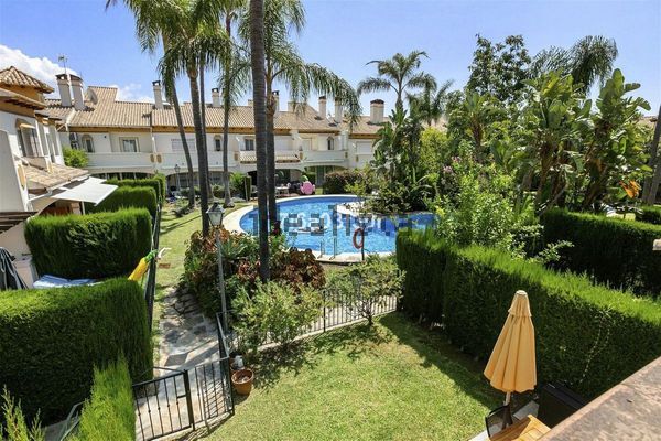 3-bedroom freehold villa in Marbella — photo 1 of 5