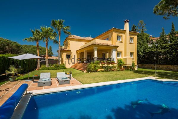 4-bedroom freehold villa in Marbella — photo 1 of 5