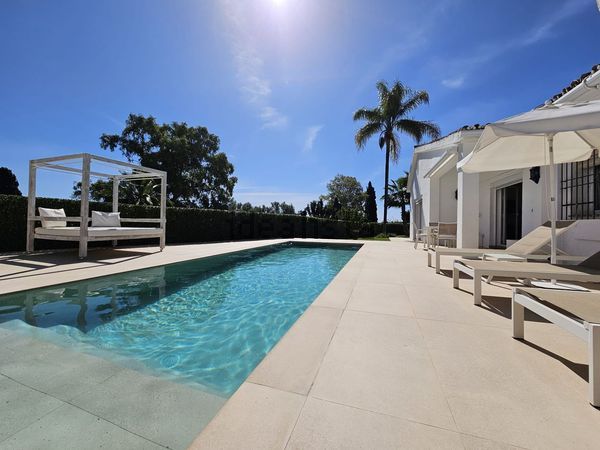 4-bedroom freehold villa in Benahavís — photo 3 of 5