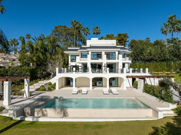 6-bedroom freehold villa in Marbella — photo 2 of 5