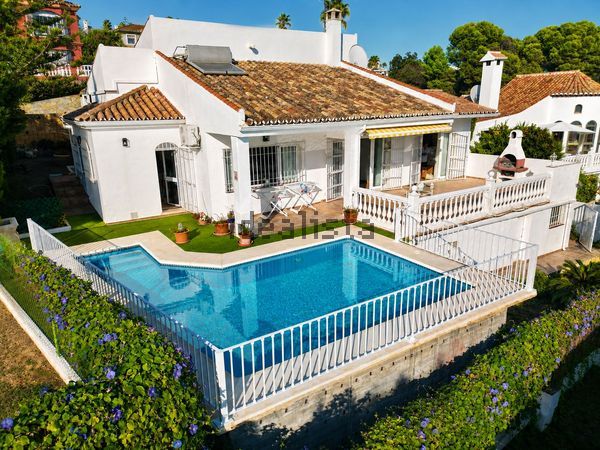 3-bedroom freehold villa in Estepona — photo 1 of 5