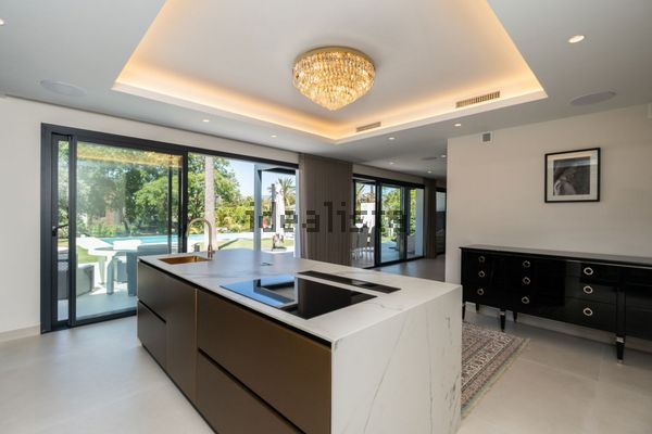 6-bedroom freehold villa in Marbella — photo 3 of 5