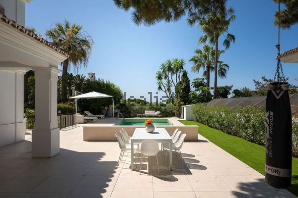 6-bedroom freehold villa in Marbella — photo 2 of 5