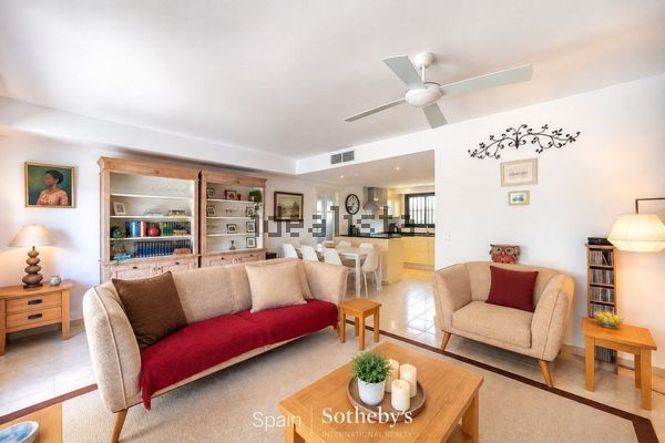 Semi-detached house in Avenida las Mimosas, Linda Vista-Nueva Alcántara-Cortijo Blanco, Marbella — image 4