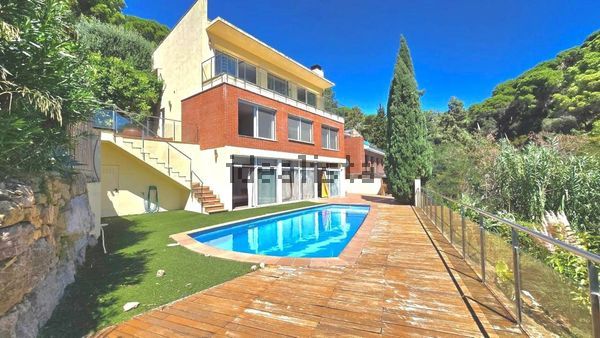 5-bedroom freehold villa in Lloret de Mar — photo 2 of 5