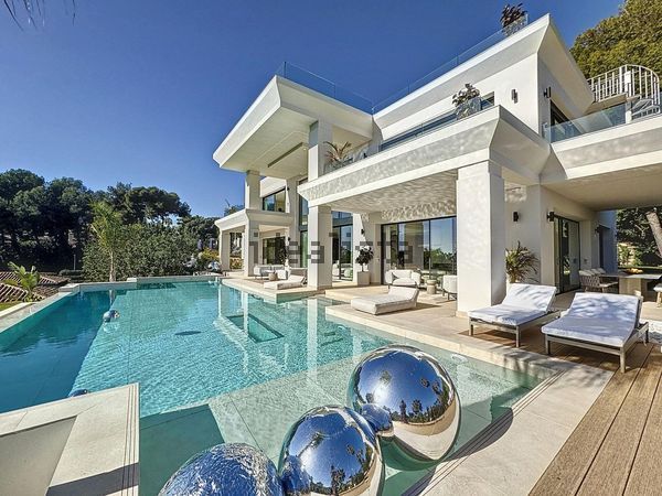7-bedroom freehold villa in Marbella — photo 2 of 5