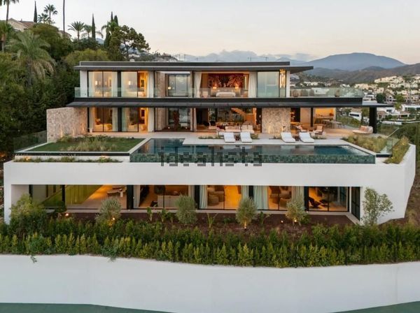 8-bedroom freehold villa in Benahavís — photo 1 of 5