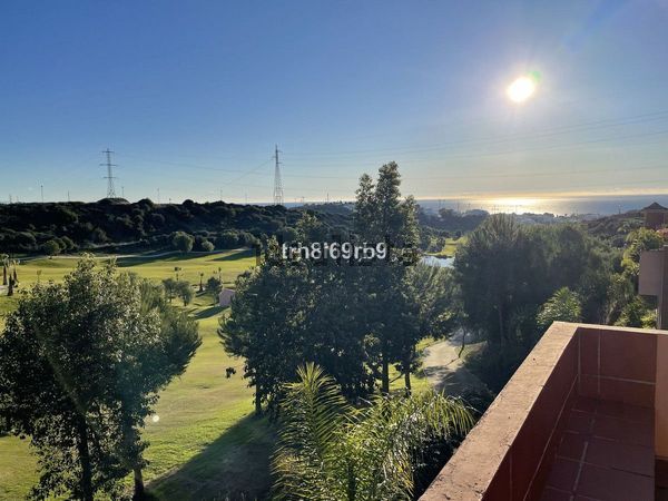 3-bedroom freehold villa in Estepona — photo 2 of 5