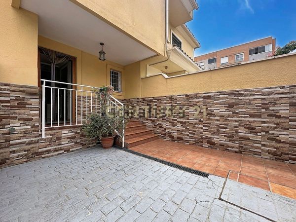 Terraced house in Calle Grecia, Polígonos - Recinto Ferial, Málaga — image 4