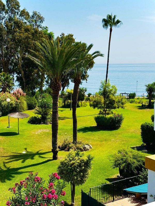 3-bedroom freehold villa in Estepona — photo 2 of 5