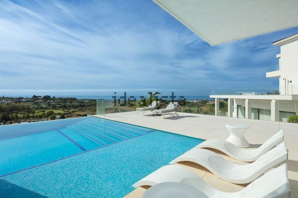 7-bedroom freehold villa in Benahavís — photo 2 of 5