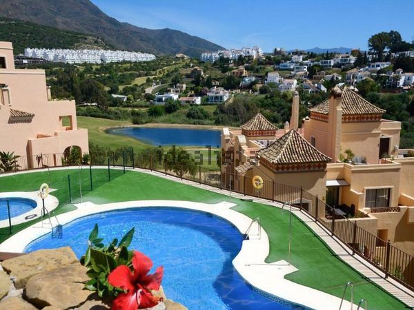 Semi-detached house in Calle Mencia Calderon, Valle Romano Golf, Estepona — image 3