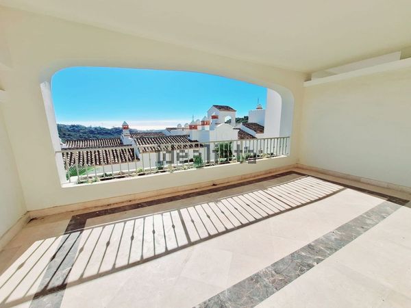 3-bedroom freehold villa in Estepona — photo 1 of 5