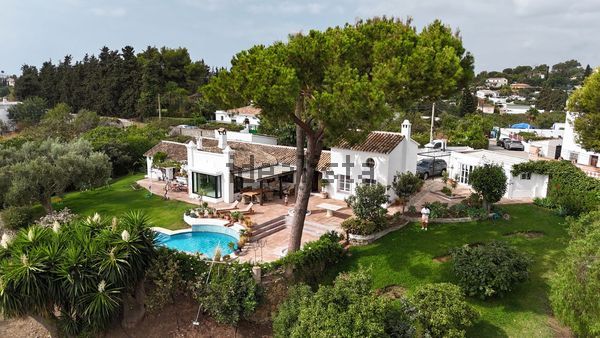 3-bedroom freehold villa in Marbella — photo 1 of 5