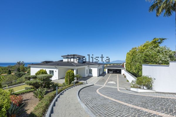 5-bedroom freehold villa in Marbella — photo 1 of 5