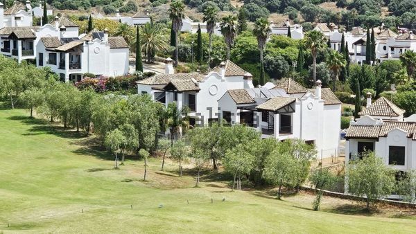 3-bedroom freehold villa in Estepona — photo 1 of 5