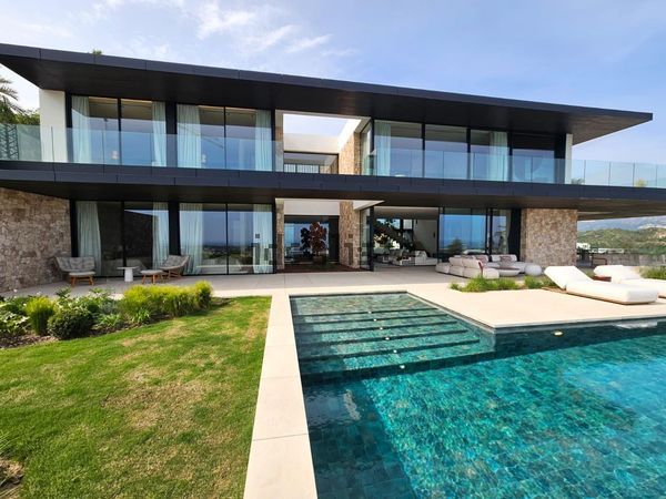8-bedroom freehold villa in Benahavís — photo 3 of 5