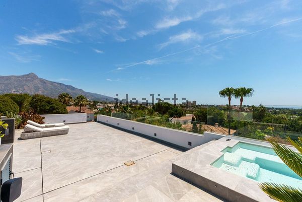Detached house in Calle Leo, Los Naranjos, Marbella — image 3