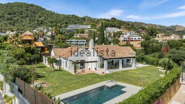 4-bedroom freehold villa in Marbella — photo 1 of 5