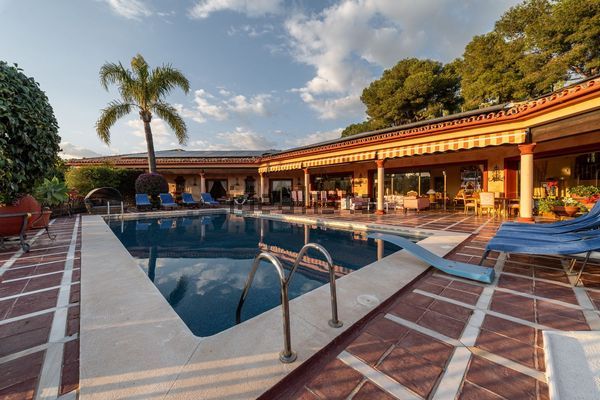 9-bedroom freehold villa in Benahavís — photo 1 of 5