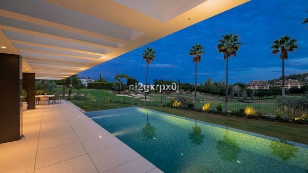 4-bedroom freehold villa in Marbella — photo 4 of 5