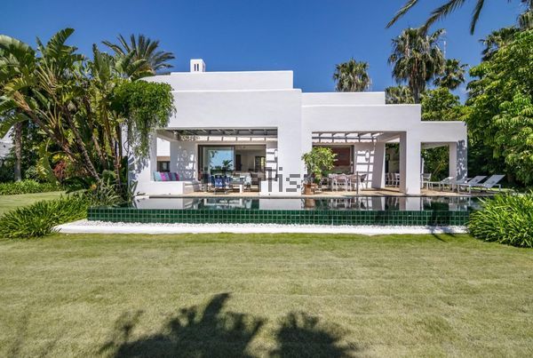 5-bedroom freehold villa in Casares — photo 3 of 5