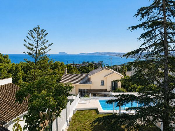 3-bedroom freehold villa in Estepona — photo 3 of 5