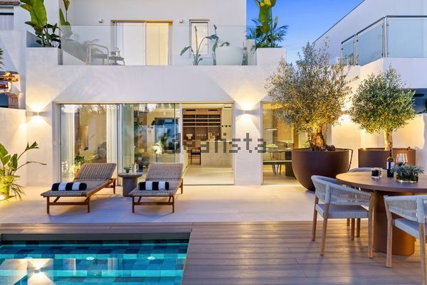 3-bedroom freehold villa in Marbella — photo 1 of 5