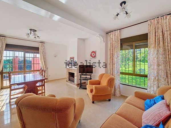 3-bedroom freehold villa in Estepona — photo 3 of 5