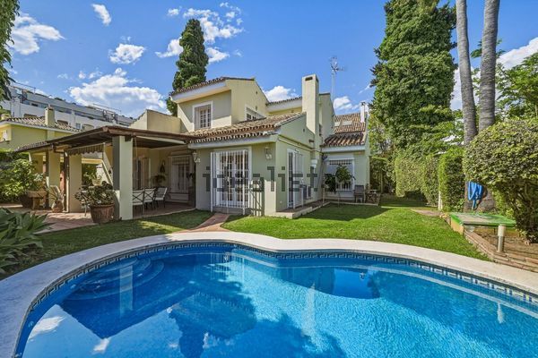 3-bedroom freehold villa in Marbella — photo 1 of 5