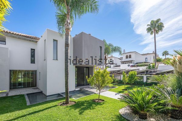 5-bedroom freehold villa in Estepona — photo 2 of 5