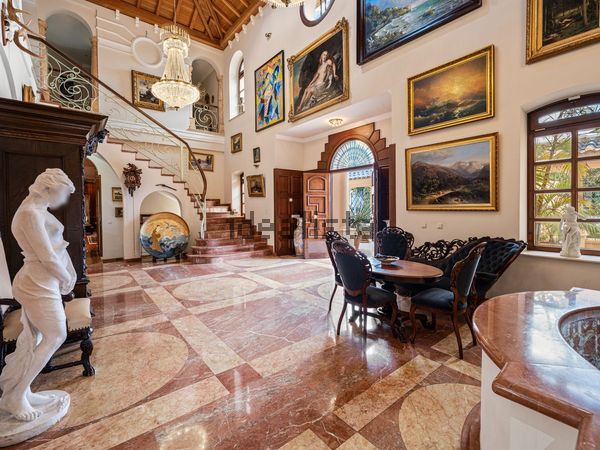 6-bedroom freehold villa in Marbella — photo 2 of 5